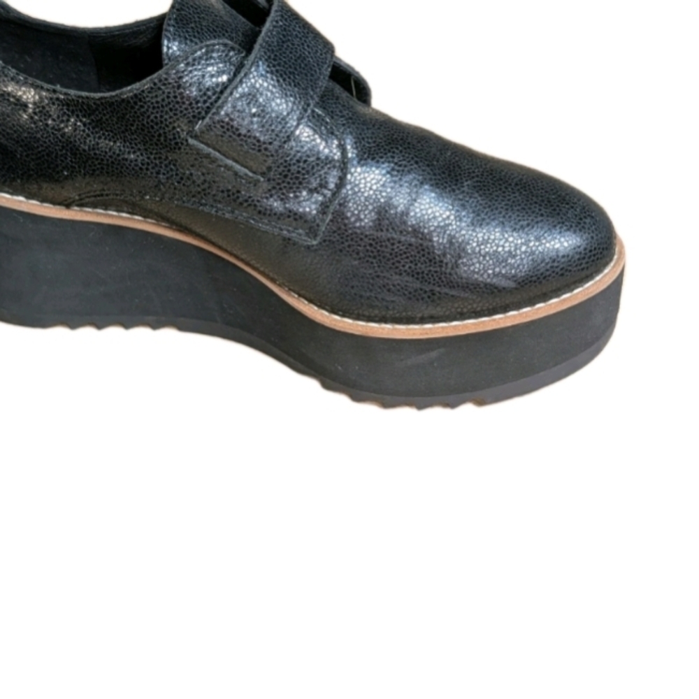 Eileen Fisher Black Leather Platform Slip-On Shoes with Tan Trim - Picture 5 of 6
